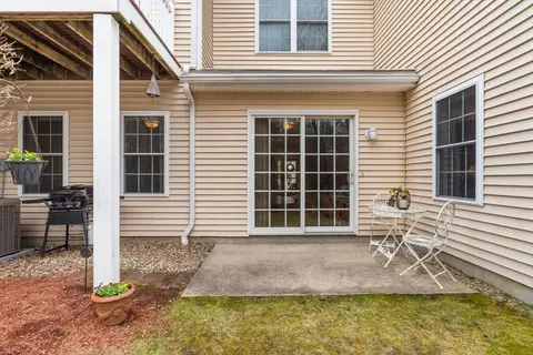 Exterior - 237 Salem St #2, Reading, MA 01867 photo 4 of 8