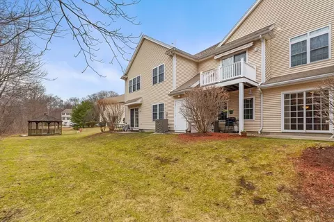 Exterior - 237 Salem St #2, Reading, MA 01867 photo 5 of 8