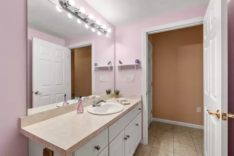 Bath - 237 Salem St #2, Reading, MA 01867 photo 2 of 3