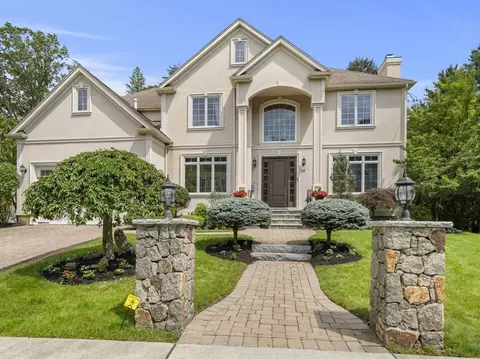 22 Scotney Rd, Chestnut Hill, MA 02467