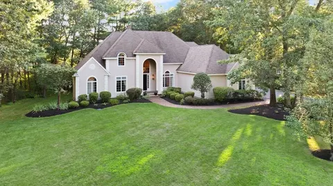 2 New Meadow Ln, Topsfield, MA 01983