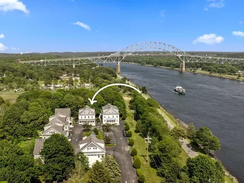 5 Honora Ln #5, Bourne, MA 02532