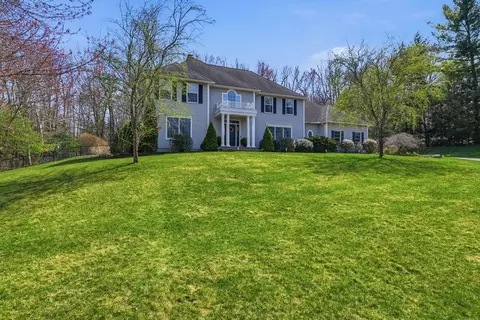 25 Red Gap Rd, Wilbraham, MA 01095