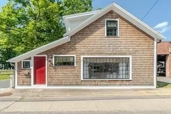 14 Sugarloaf St, Deerfield, MA 01373