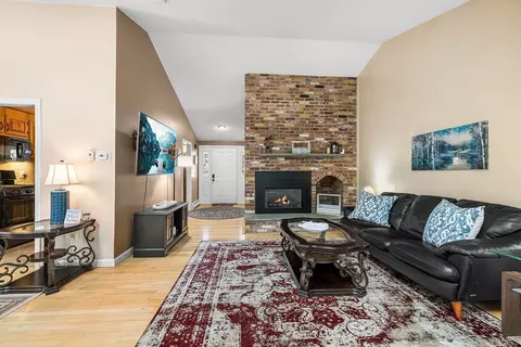 Living - 175 Old Post Rd, Centerville, MA 02632 photo 2 of 2