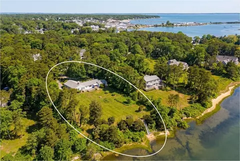 94 Weaver Ln, Tisbury, MA 02568