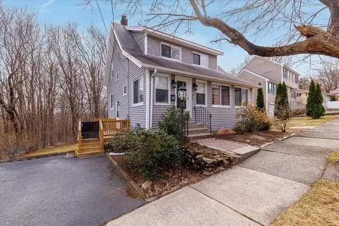 21 Brewster Rd, Worcester, MA 01602