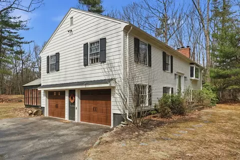 282 Autumn Ln, Carlisle, MA 01741