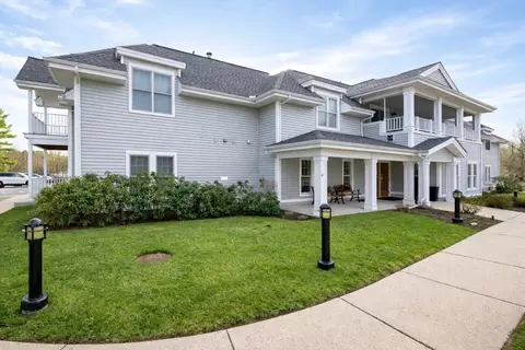 43 Kendall Ave #105, Sherborn, MA 01770