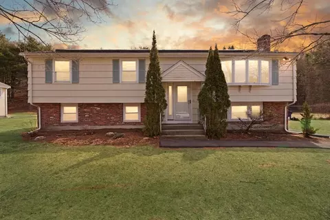 26 Sandy Ridge Cir, Sharon, MA 02067