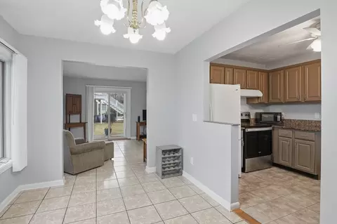 Dining - 210 Beacon Park #210, Webster, MA 01570 photo 2 of 3