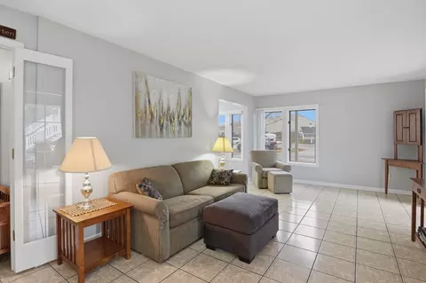 Living - 210 Beacon Park #210, Webster, MA 01570 photo 3 of 6
