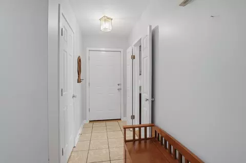 Entry Way - 210 Beacon Park #210, Webster, MA 01570 photo 1 of 1