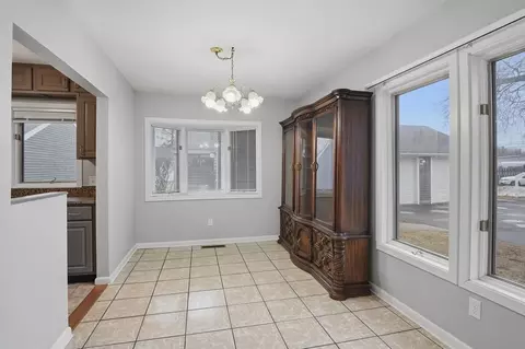 Dining - 210 Beacon Park #210, Webster, MA 01570 photo 1 of 3