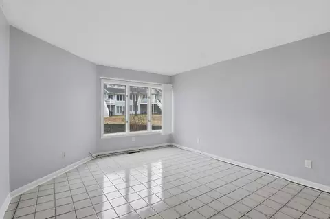 Living - 210 Beacon Park #210, Webster, MA 01570 photo 4 of 6