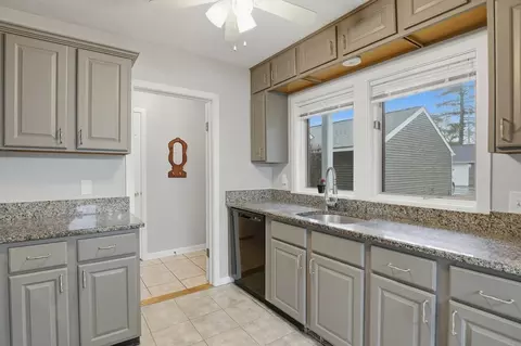 Kitchen - 210 Beacon Park #210, Webster, MA 01570 photo 2 of 4