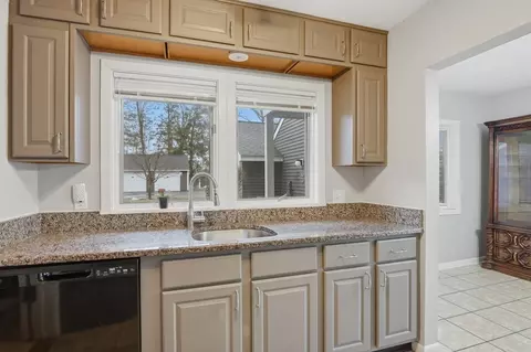 Kitchen - 210 Beacon Park #210, Webster, MA 01570 photo 4 of 4