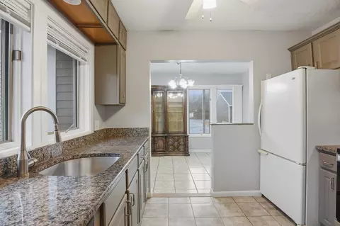 Kitchen - 210 Beacon Park #210, Webster, MA 01570 photo 3 of 4