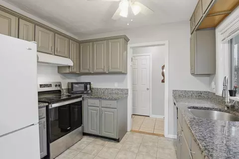 Kitchen - 210 Beacon Park #210, Webster, MA 01570 photo 1 of 4