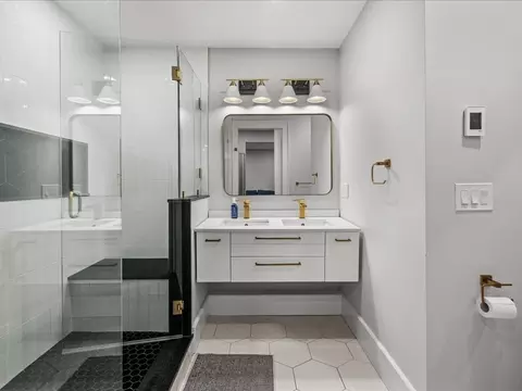 Bath - 760 E Broadway #U:2, Boston, MA 02127 photo 3 of 7