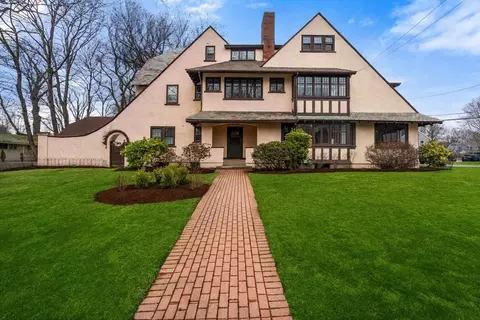 12 Leighton Rd, Wellesley, MA 02482