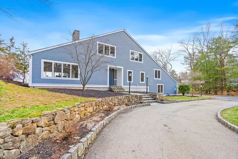 16 Huckleberry Hill Rd, Lincoln, MA 01773