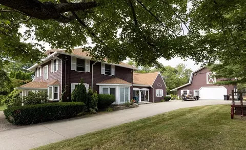 27 Old Upton Rd, Grafton, MA 01519