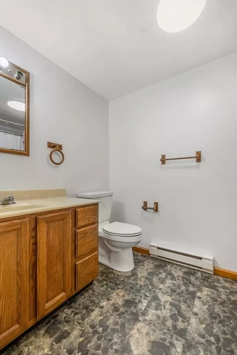 Bath - 29 Chilmark St # -A, Worcester, MA 01604 photo 2 of 3