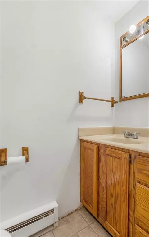 Bath - 29 Chilmark St # -A, Worcester, MA 01604 photo 1 of 3