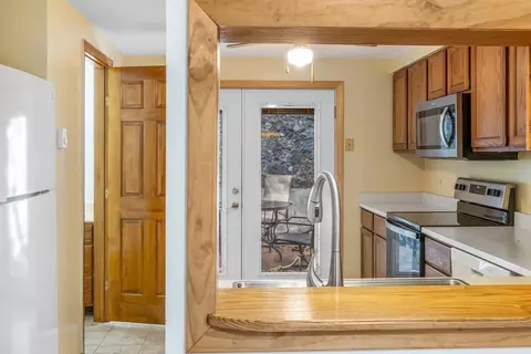 Entry Way - 29 Chilmark St # -A, Worcester, MA 01604 photo 1 of 2