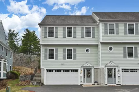 8 Gates Ln #A, Wakefield, MA 01880