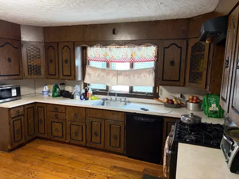 28 Vernal St, Everett, MA 02149 photo 6