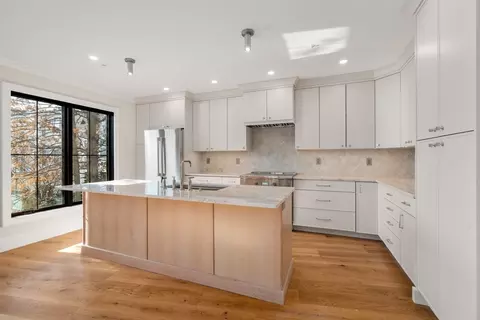 34 Vinton St #FL 3, Boston, MA 02127