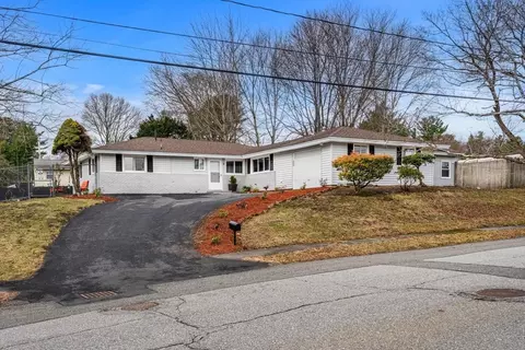 3 Blackstone St, Peabody, MA 01960