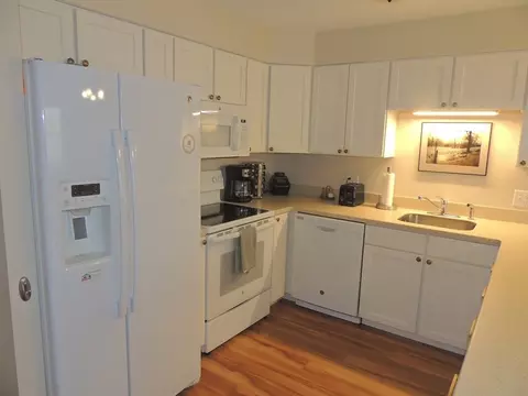 27 Greenleaves Dr #713, Amherst, MA 01002