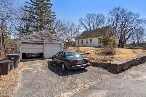 Exterior - 17 N Main St, Upton, MA 01568 photo 2 of 2