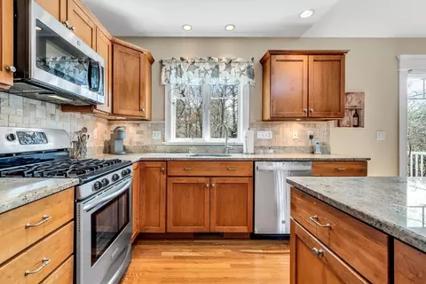 219 Pheasant Hill Cir, Cotuit, MA 02635 photo 9