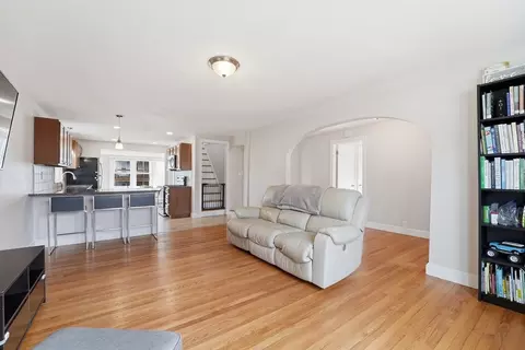 38 White St, Chicopee, MA 01013 photo 4