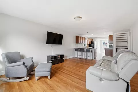 38 White St, Chicopee, MA 01013 photo 3