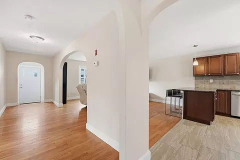 38 White St, Chicopee, MA 01013 photo 5