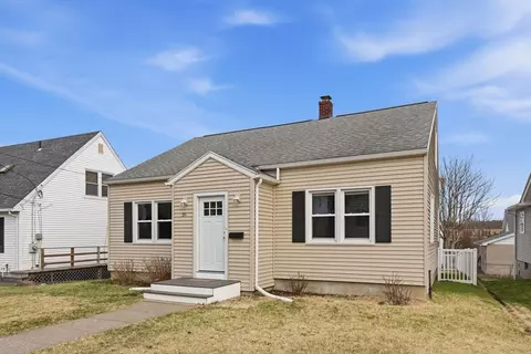 38 White St, Chicopee, MA 01013 photo 2