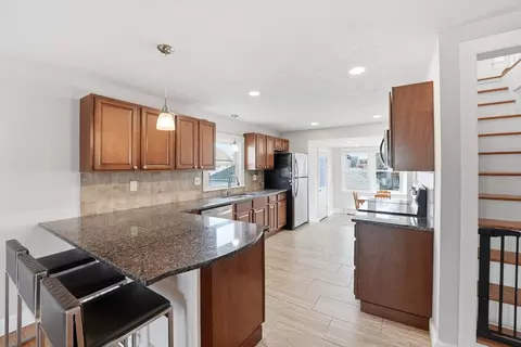 38 White St, Chicopee, MA 01013 photo 7
