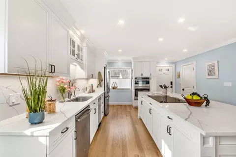 Kitchen - 2 Denmark Ln #2, Needham, MA 02492 photo 3 of 6