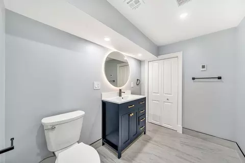 Bath - 2 Denmark Ln #2, Needham, MA 02492 photo 4 of 5