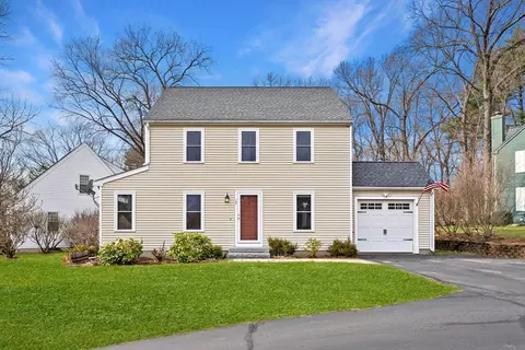 18 Blueberry Ln, Hudson, MA 01749