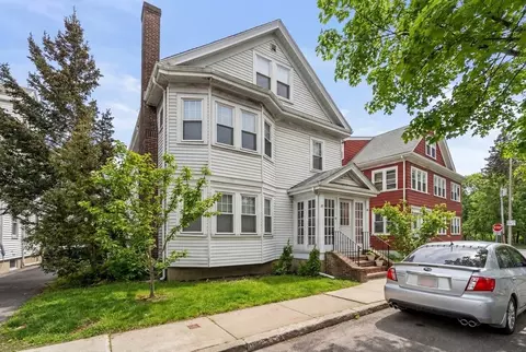 27-28 Seagrave Rd, Cambridge, MA 02140