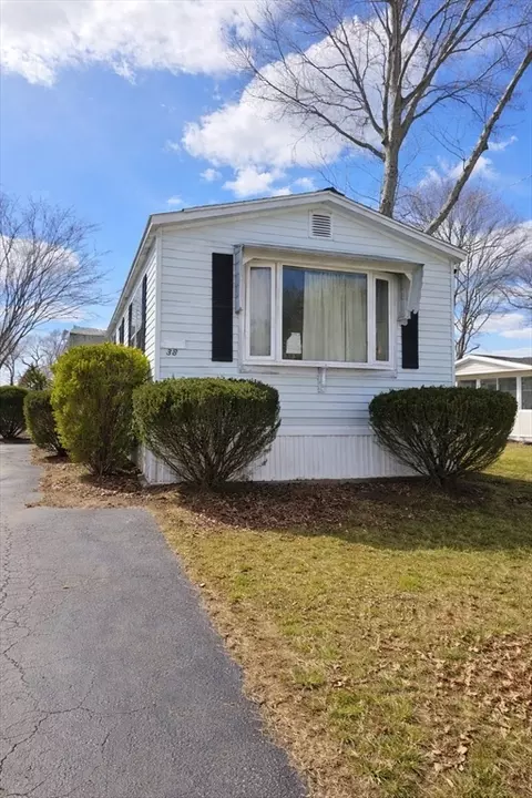 38 Acorn Dr, Taunton, MA 02780