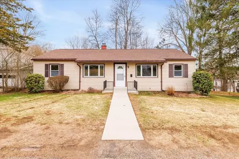 26 Roosevelt Dr, Southbridge, MA 01550