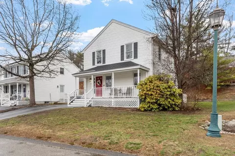29 Lamplighter Ln, Chelmsford, MA 01863