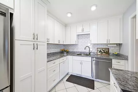 160 Pine St #11, Auburndale, MA 02466 photo 12
